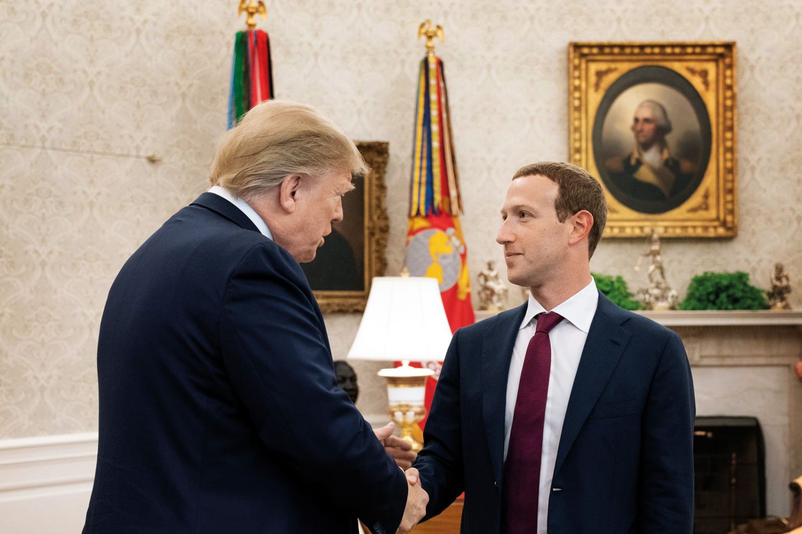 Ustanovitelj Facebooka Mark Zuckerberg na obisku pri Donaldu Trumpu leta 2019