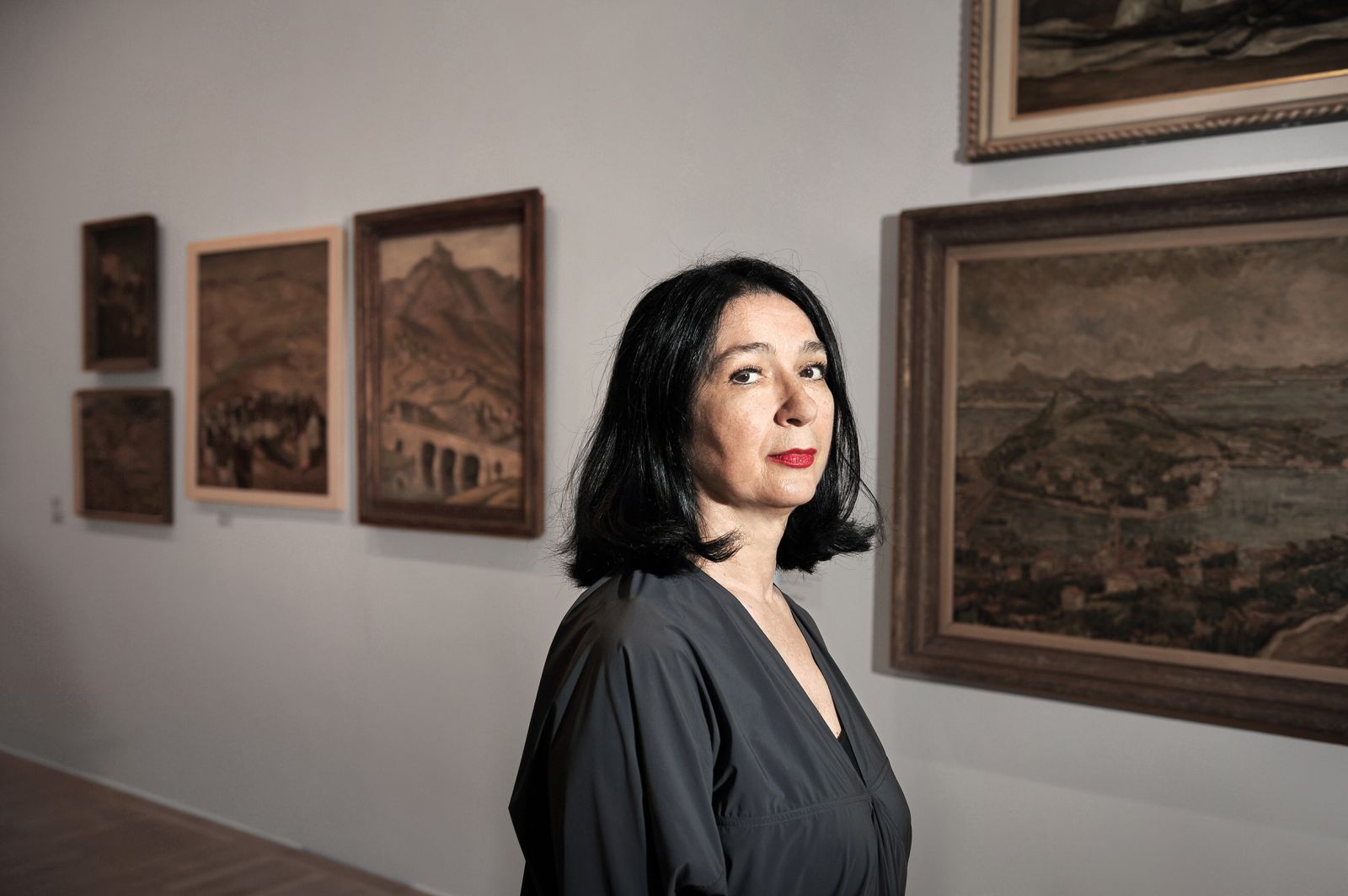 Zdenka Badovinac po mnenju ministrstva za kulturo ni bila dovolj dobra za direktorico Moderne galerije, po mnenju veleposlanika Kunstlja pa pripravlja še neprimerno razstavo