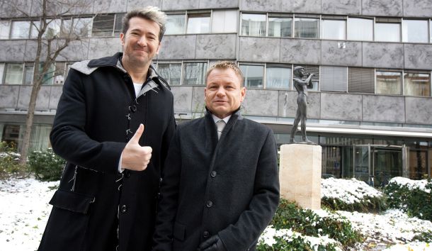 Nekoč se je Matoz zelo rad gibal med slovenskimi estradniki, nastopal je v tračarskih revijah, dajal lepotilne nasvete. Na fotografiji s pevcem zabavne glasbe Wernerjem