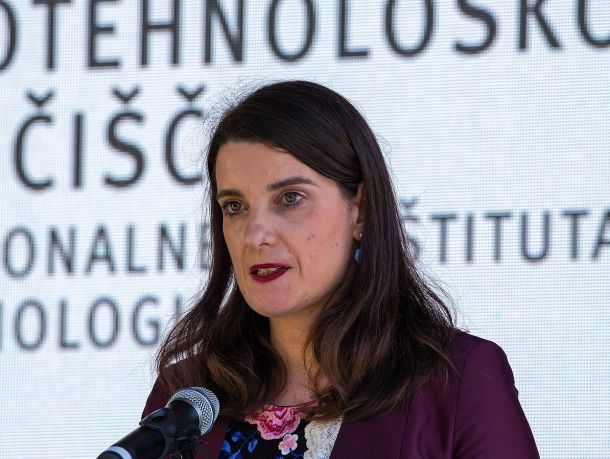 Simona Kustec, ministrica za izobraževanje