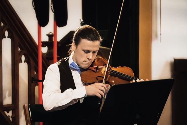 Timotej Willewaldt, violinist, ki je ostal brez štipendije 