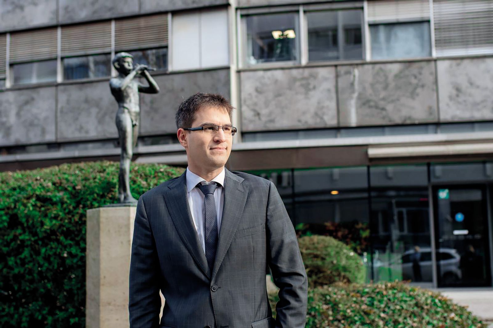 Generalni direktor Andrej Grah Whatmough ima z RTV Slovenija velike načrte. Za začetek je odstavil direktorico TV Slovenija.