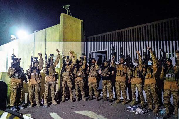 Po zavzetju letališča so se talibi preoblekli v ameriške uniforme 