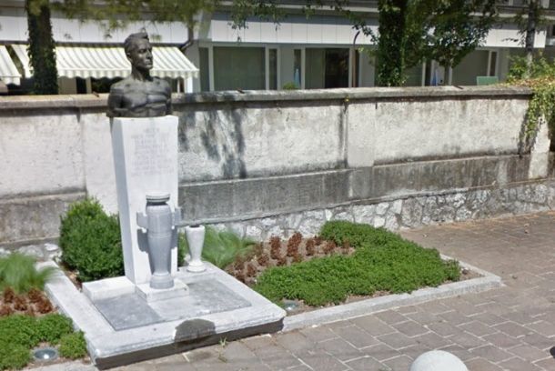 Spomenik NOB na Ulici talcev v Ljubljani (pred uničenjem)