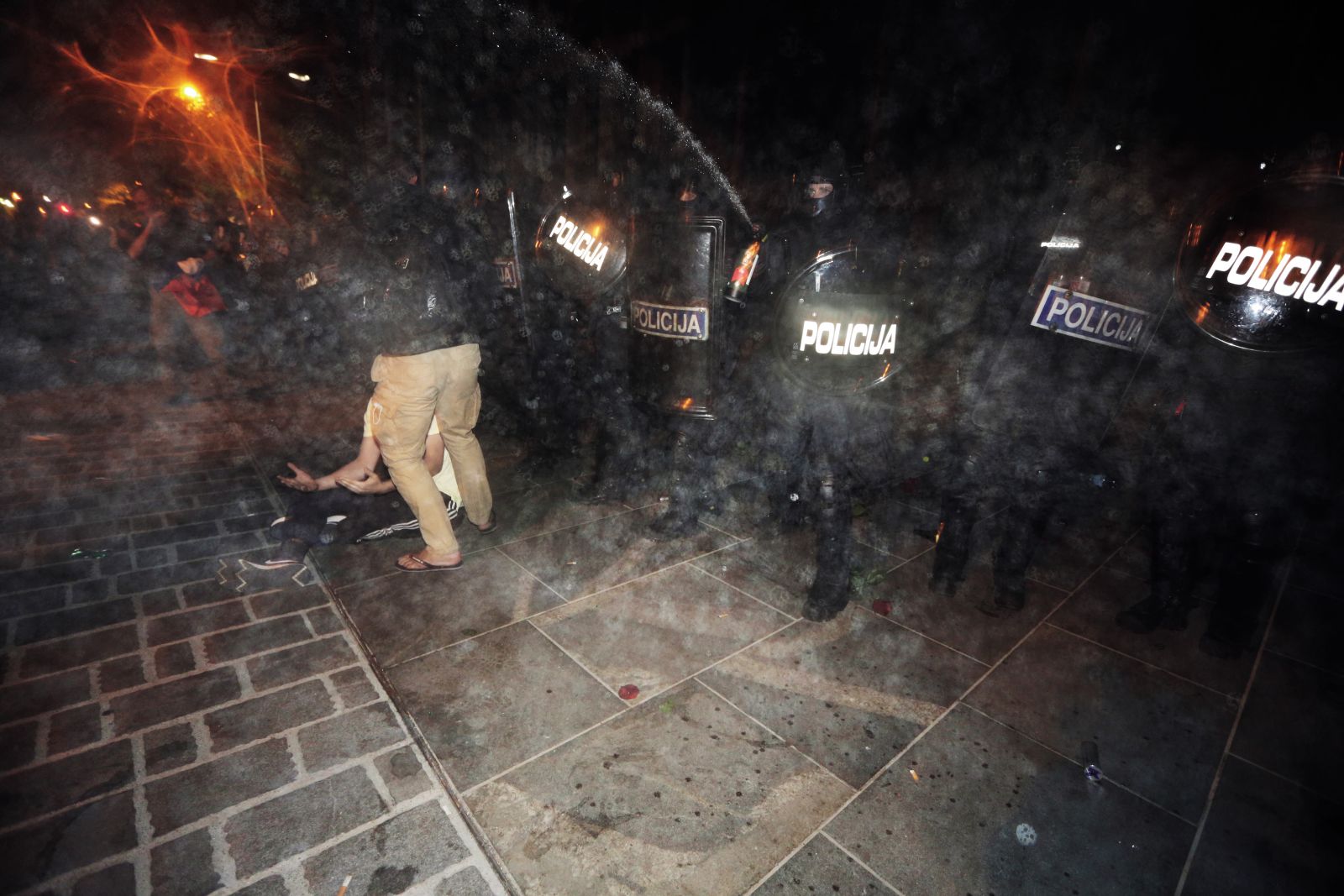 Solzivec na protestu proti vsem ukrepom v Ljubljani, 15. september