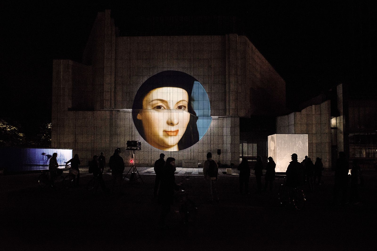 Lizana Toñin (ES), Galerija za 1 noč, Svetlobna gverila, pred Cankarjevim domom, LJ | DK