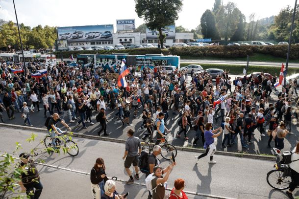 Sredin protivladni protest na Celovški cesti v Ljubljani 