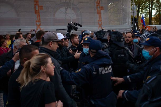 Zlatko med protestniki in policisti na torkovem protestnem shodu