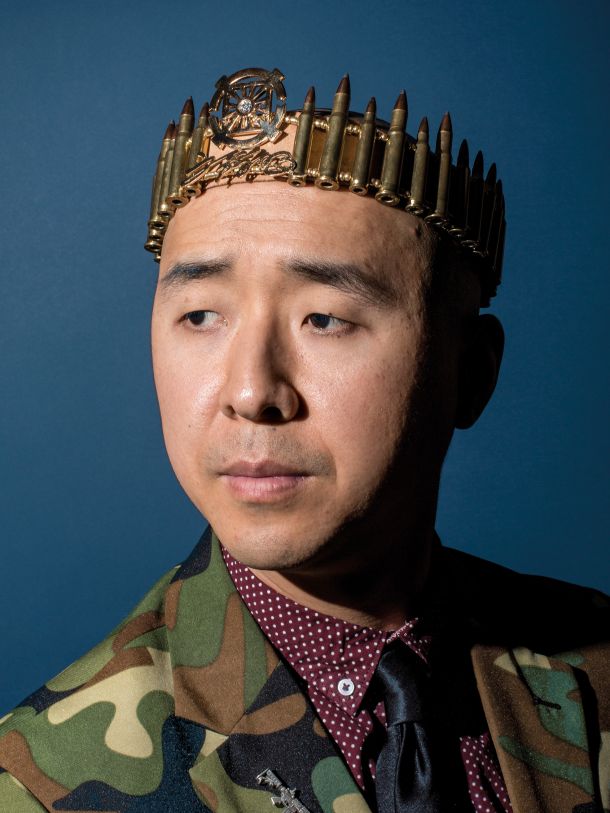 Hyung Jin Moon, alias Sean, pastor pensilvanske Cerkve svetovnega miru in unifikacije, ki svoje vernike spodbuja, da k maši hodijo oboroženi, s polavtomatskimi puškami 