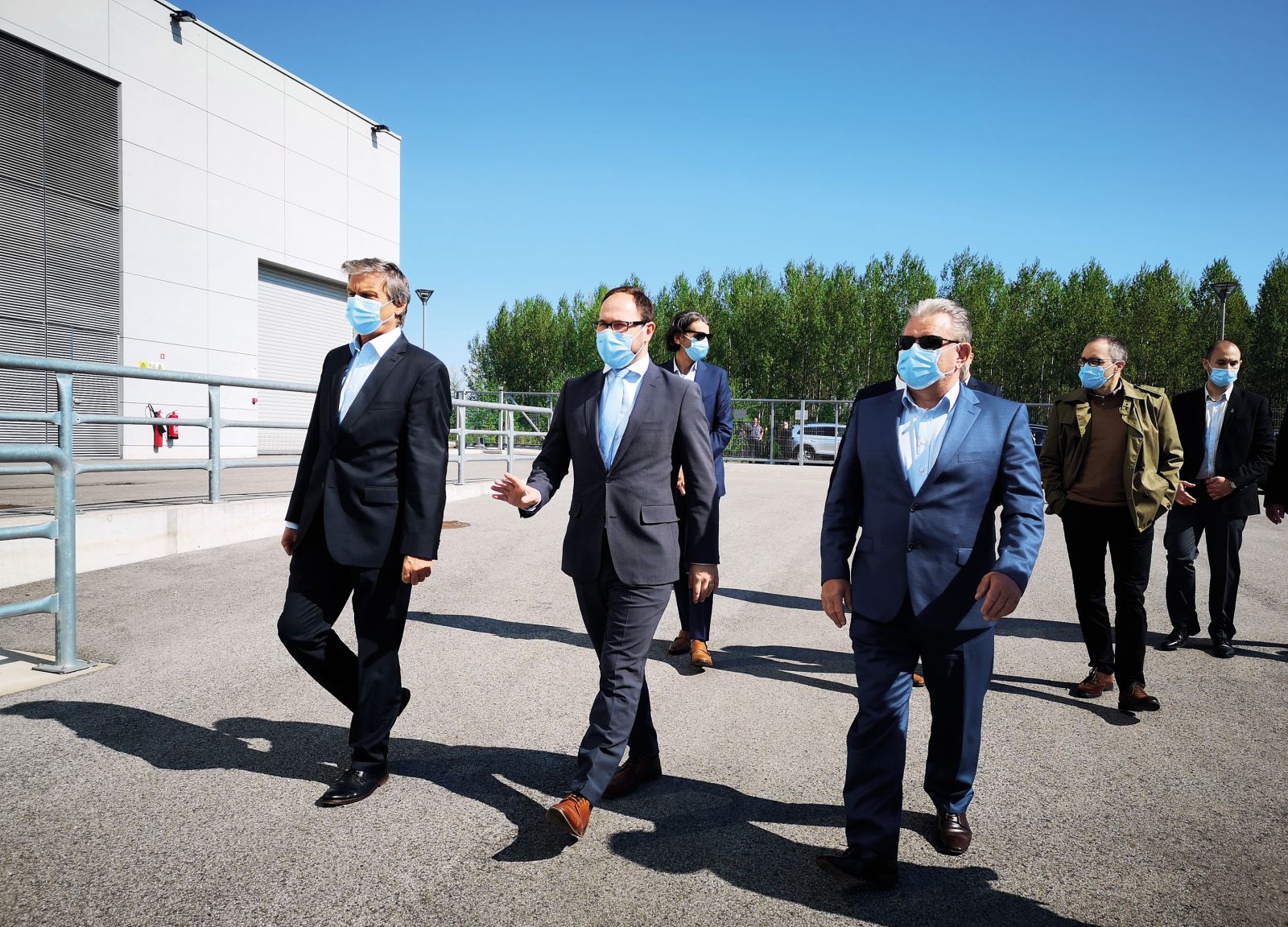 Zagovornika velikih energetskih investicij minister Vrtovec in njegov ministrski kolega Vizjak (med obiskom HE Brežice)