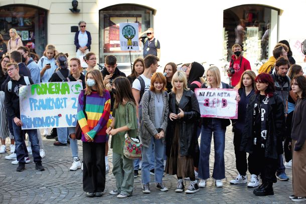 Mladi postajajo aktivni: Petki za prihodnost, referendum o čisti vodi, petkovi kolesarji … 