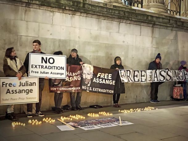 Protesti za izpustitev Juliana Assangea