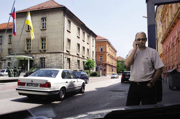 Rajko Janša (na fotografiji iz leta 2006) , brat, ki služi s prodajo podjetij, ki jih na koncu preplača Bojan Petan