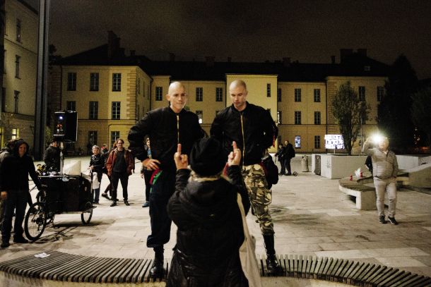 Poišči vsiljivca na petkovem protestu. 