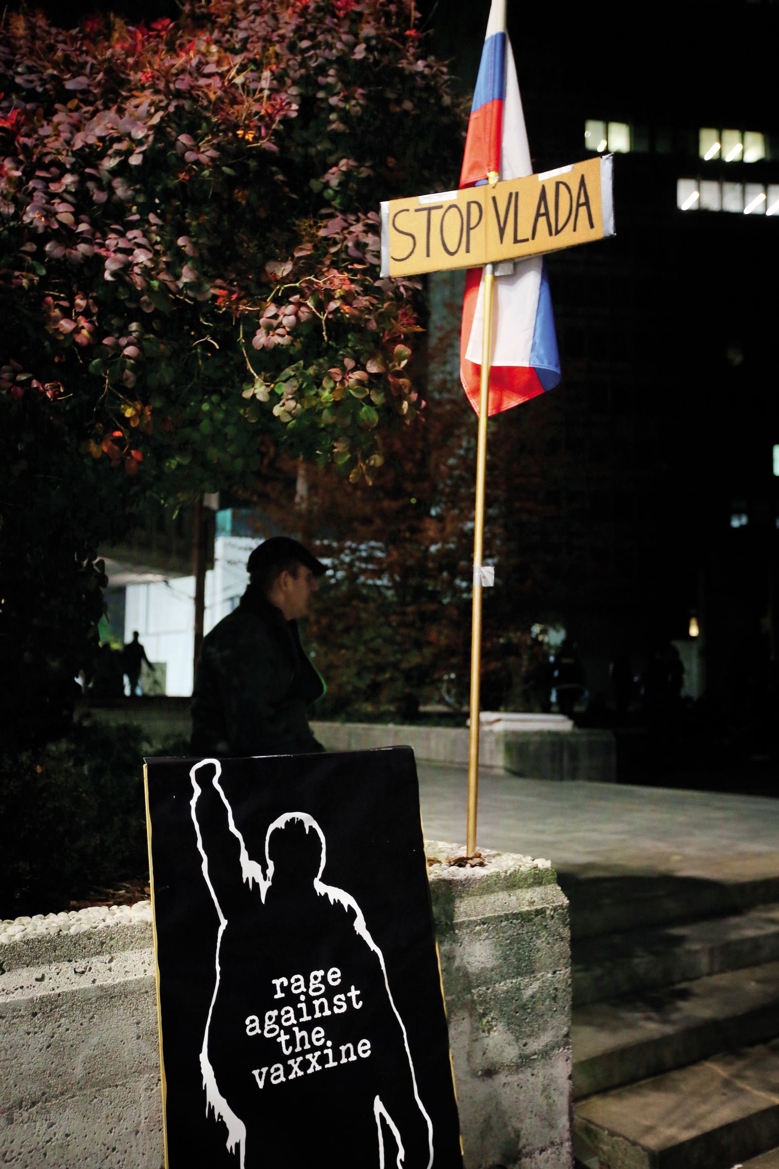 Bes proti cepljenju. Sredin protest v Ljubljani