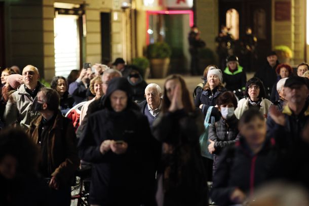 Milan Kučan je reden udeleženec petkovih protestov v Ljubljani / 