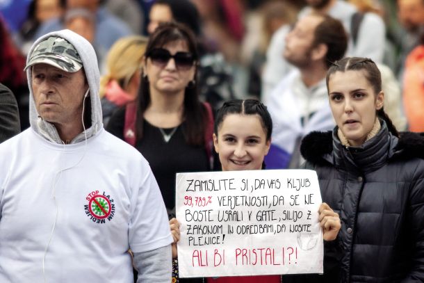 Težka vprašanja na sredinem protestu v Ljubljani