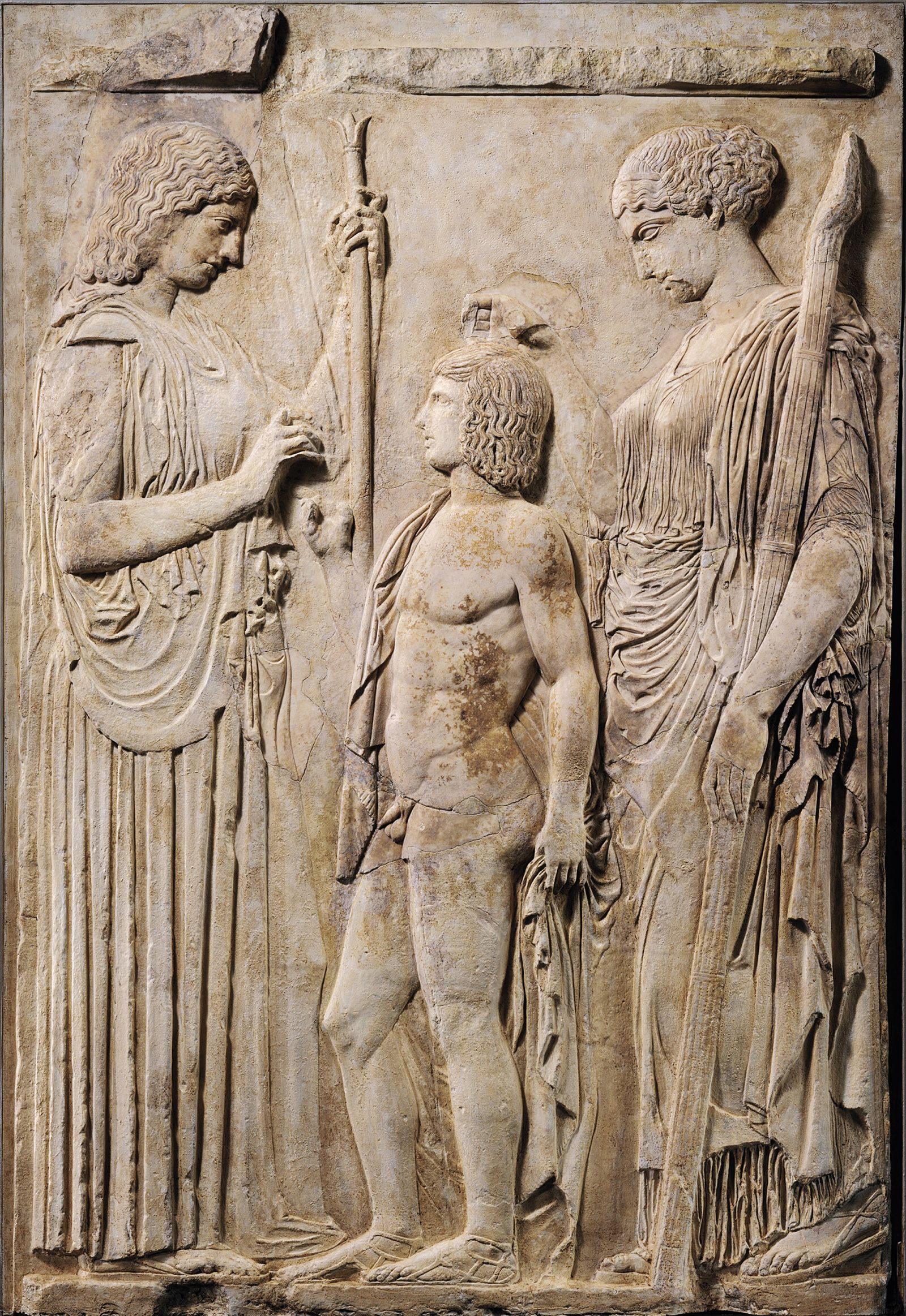 Znameniti starogrški relief iz Elefsine (Eleusis) iz leta 27 pred našim štetjem, na njem so upodobljeni boginja Demetra, njena hči Persefona in deček Triptolemos