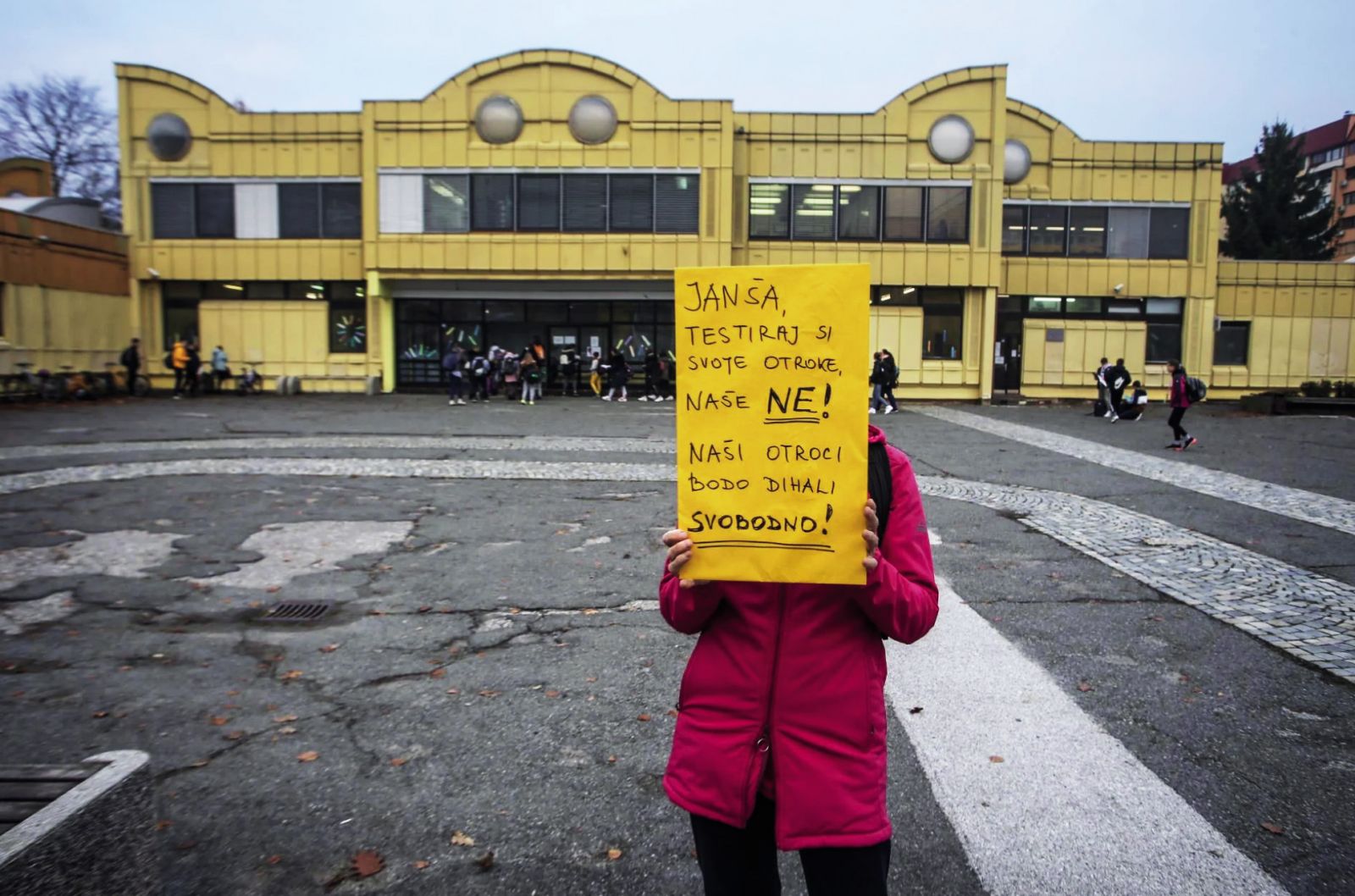 Protest staršev pred mariborsko osnovno šolo Tabor I