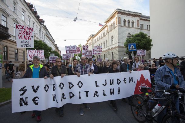 »Zatekanje k nedemokratičnim političnim sistemom se danes skoraj zdi že privlačno«