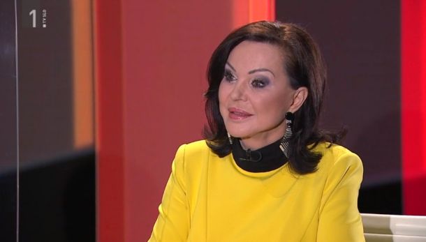 Miša Molk v oddaji na TV Slovenija med postavljanjem zloglasnega vprašanja