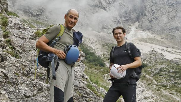 Slovenski premier Janez Janša in (zdaj že nekdanji) avstrijski kancler Sebastian Kurz v severni steni Triglava