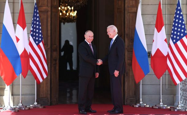 Biden in Putin na srečanju v živo