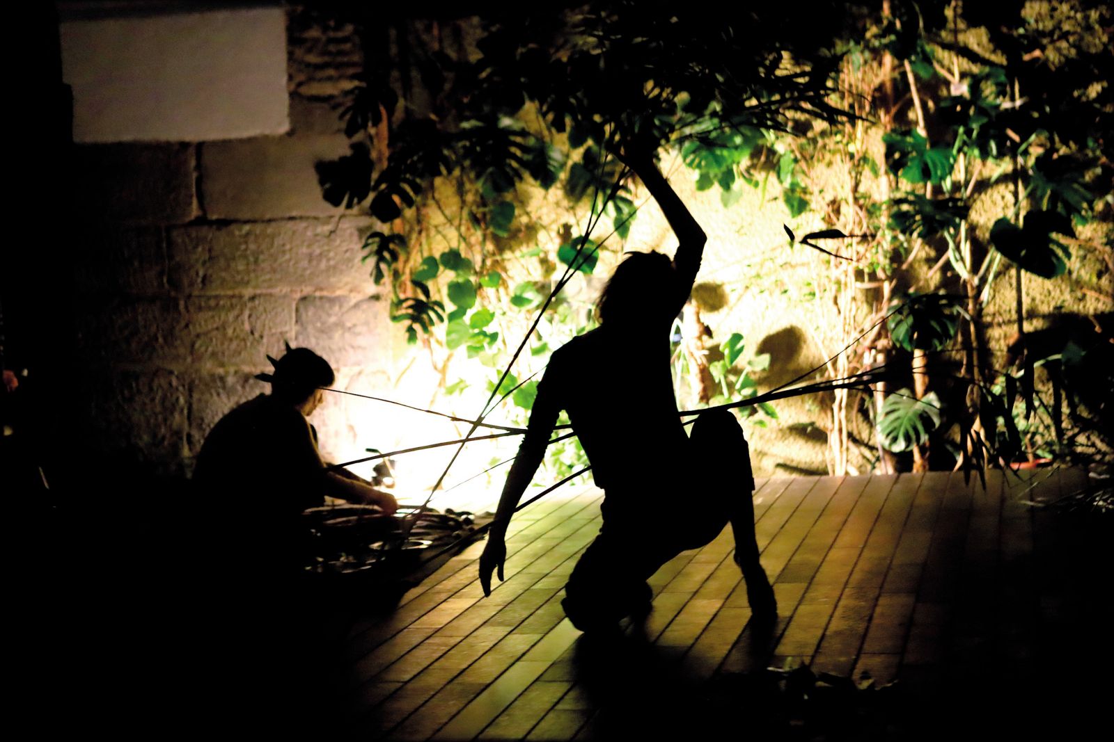 Anja Bornšek, Barbara Kanc in Tina Valentan: Pronicanja, uprizoritev 2 / Krhka koreografija, Atrij ZRC, LJ | Sunčan Stone