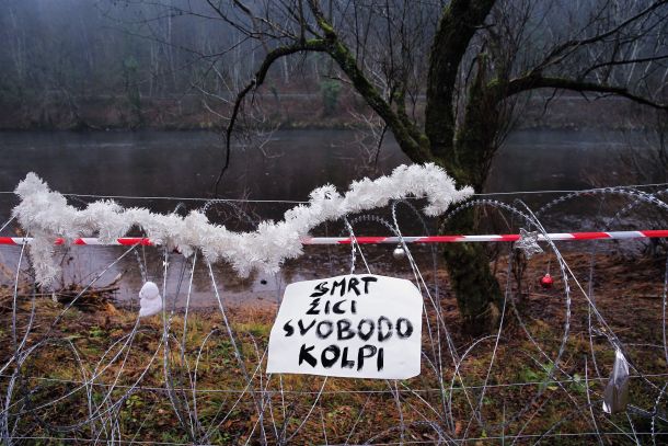 Ob slovensko-hrvaški meji že več kot pet let stoji pozabljena žica in druge »tehnične ovire«