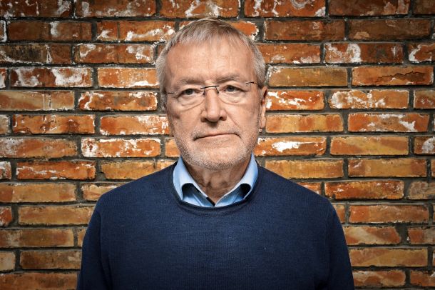 Dr. Dušan Keber  (bivši minister za zdravje) »Obvezno cepljenje podpiram, res pa je, da sem zaradi sedanjih razmer v naši družbi nekajkrat sam pri sebi zanihal pri tem stališču – pa ne iz javnozdravstvenih razlogov, temveč iz političnih.«
