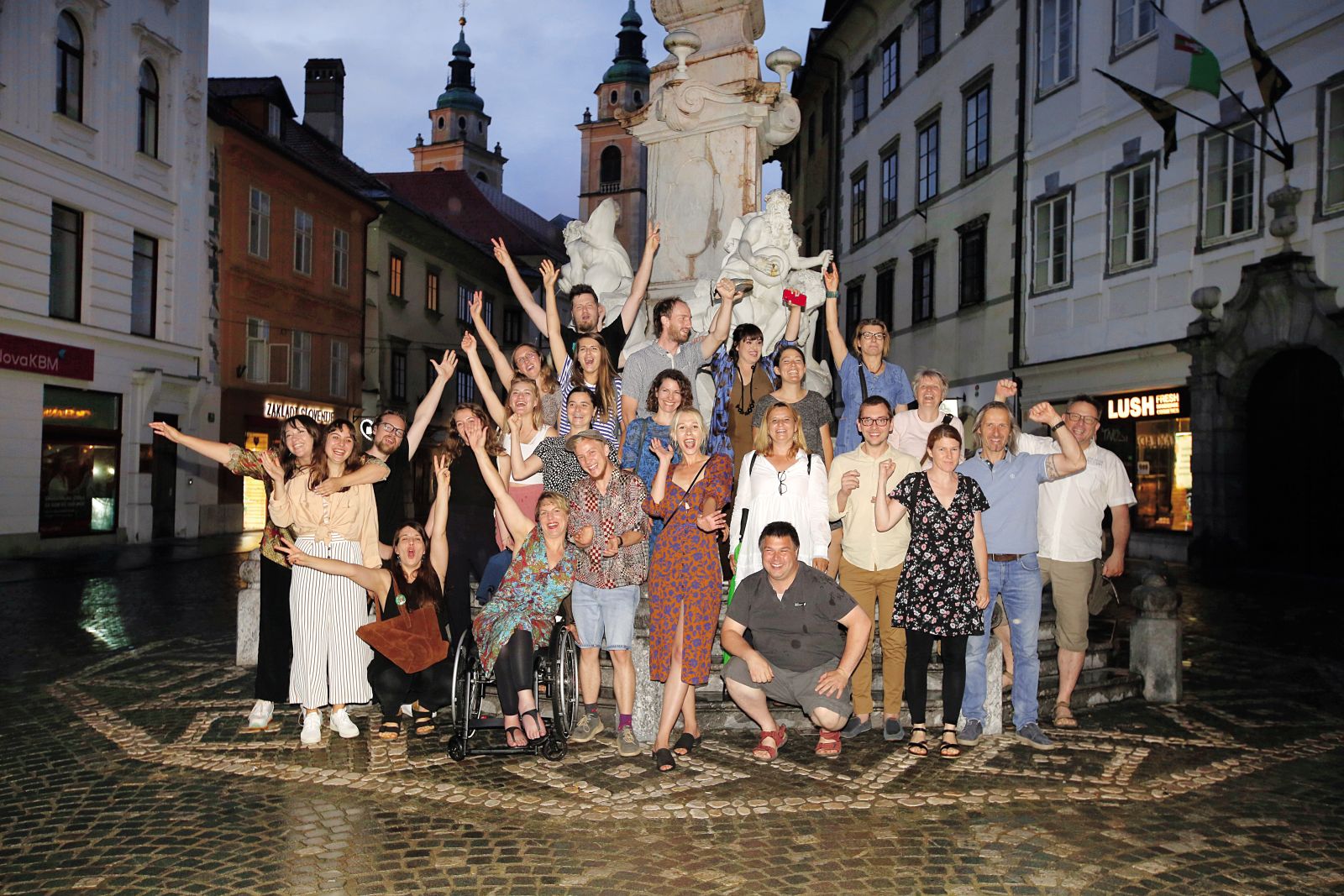 Aktivisti, člani nevladnih organizacij, borci za čisto vodo - veselje po referendumski zmagi, 11. julija 2021.