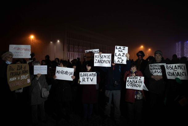 Opozarjanje na korupcijo na petkovih protivladnih protestih 