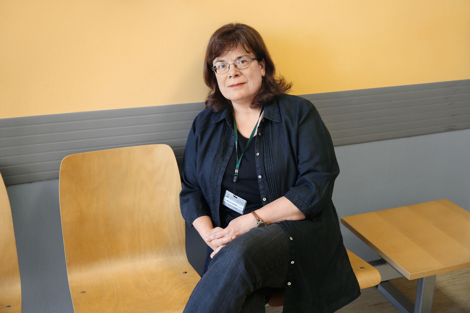Maji Makovec Rus, predstojnici Centra za izvenbolnišnično psihiatrijo na Psihiatrični kliniki Ljubljana, se zdi pomembno, da se v kriznem obdobju sami zaščitimo tako, da najdemo smiselne vsakodnevne aktivnosti in izdelamo dolgoročni načrt samozaščitnega vedenja.