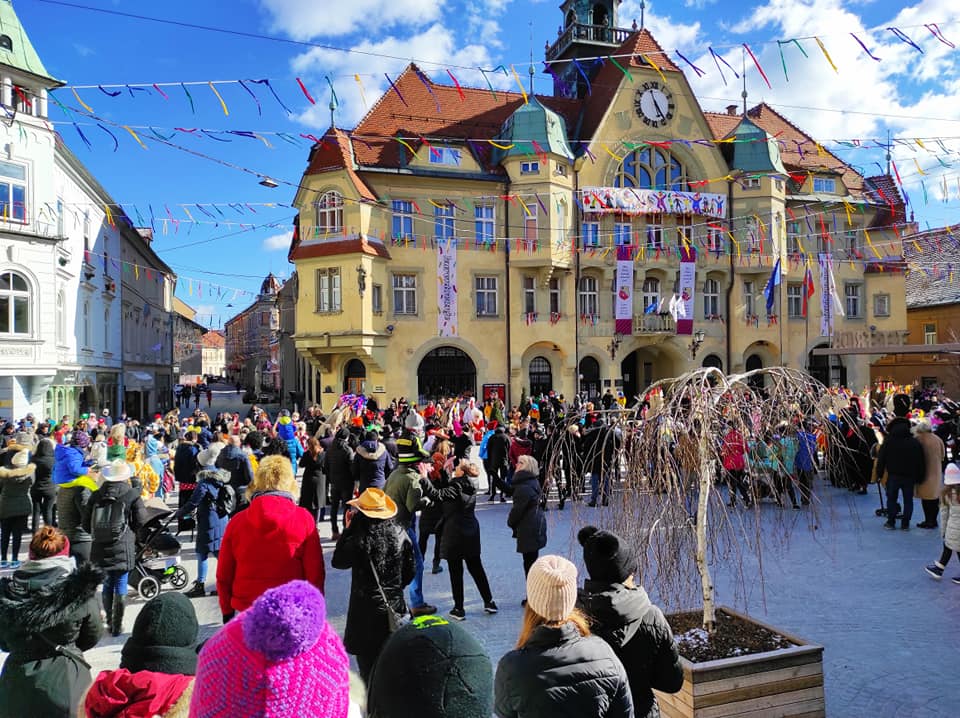 Primer nekaznovanega množičnega druženja preteklo soboto na Ptuju