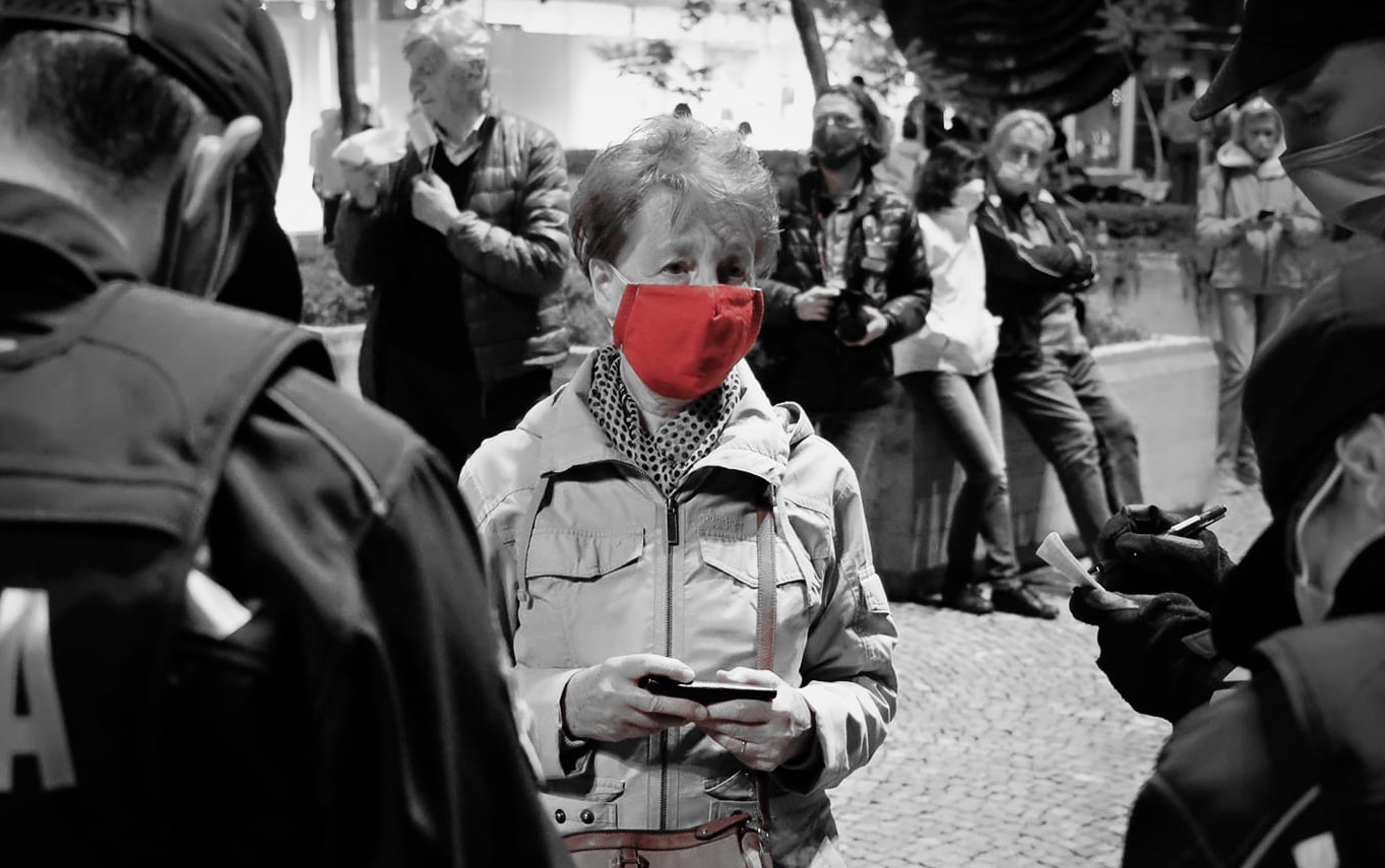 Protestniki poslancem: »Opazujemo vas in vaše odločitve si bomo zapomnili«