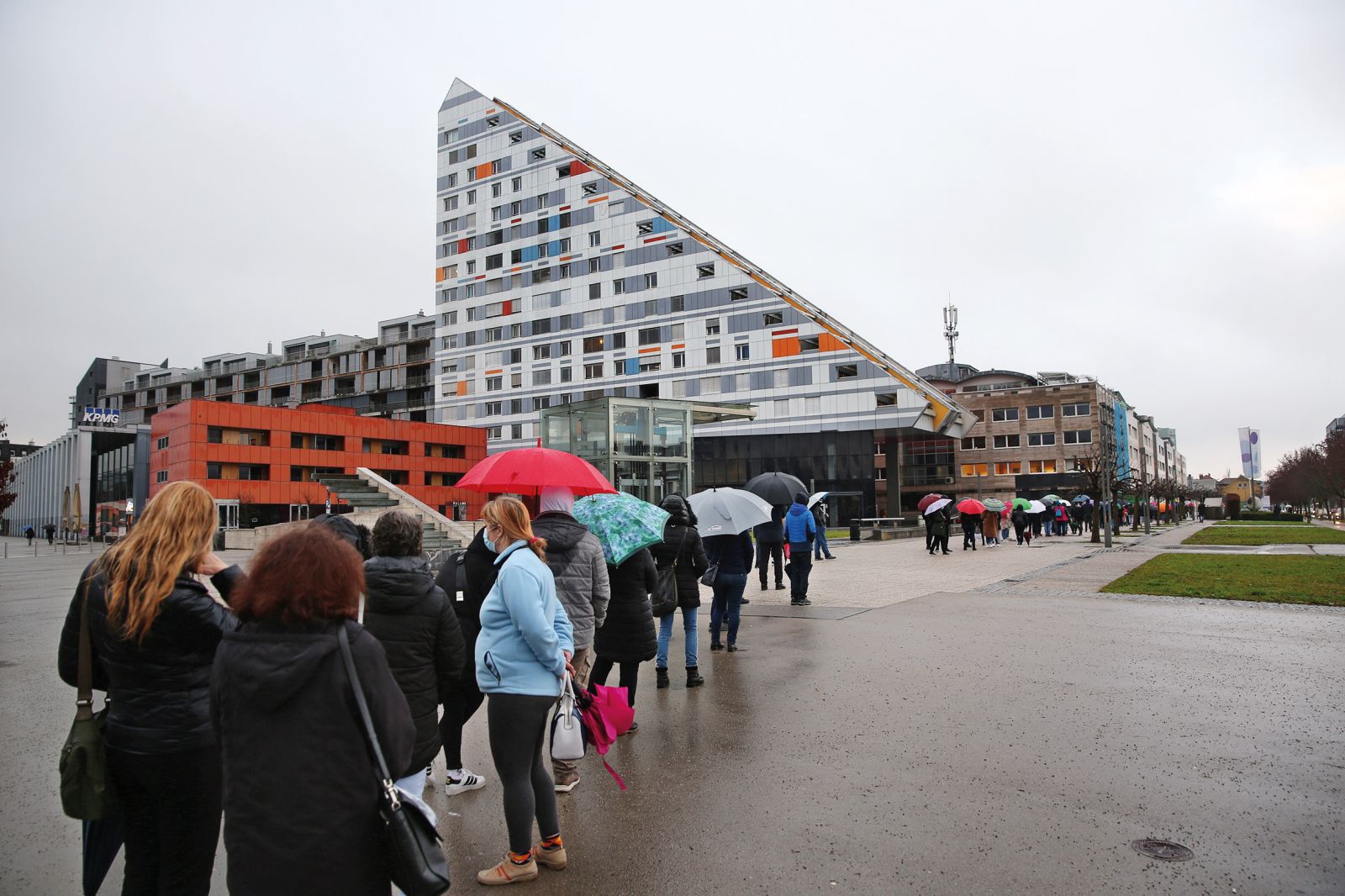 Vrsta čakajočih za hitro testiranje v Ljubljani | Borut Krajnc