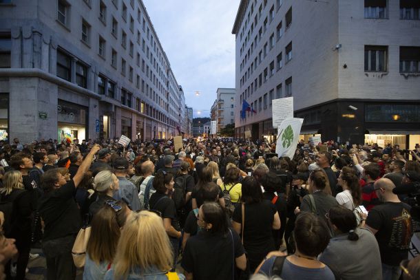 Lanski junijski protivladni protest pred ministrstvom za notranje zadeve v Ljubljani