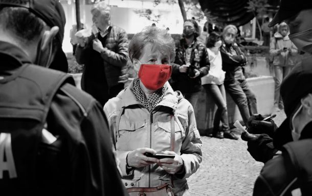 Protestniki poslancem: »Opazujemo vas in vaše odločitve si bomo zapomnili«