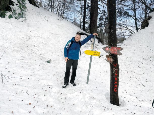 Trboveljski sekretar SDS Borut Dolanc se v času epidemije sprehaja v Julijskih Alpah