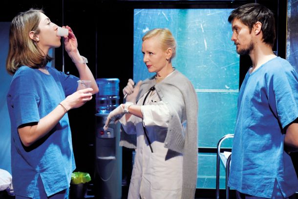 Lucy Prebble v režiji Eve Nine Lampič: Učinek; slovenska praizvedba, Mala drama, SNG Drama, LJ