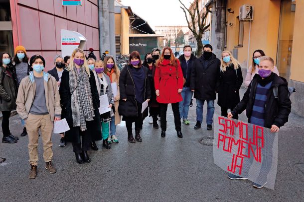 Začetek zbiranja podpisov  v podporo predlogu zakona za redefinicijo kaznivih dejanj posilstva in spolnega nasilja, ki ga organizira Inštitut 8. marec 