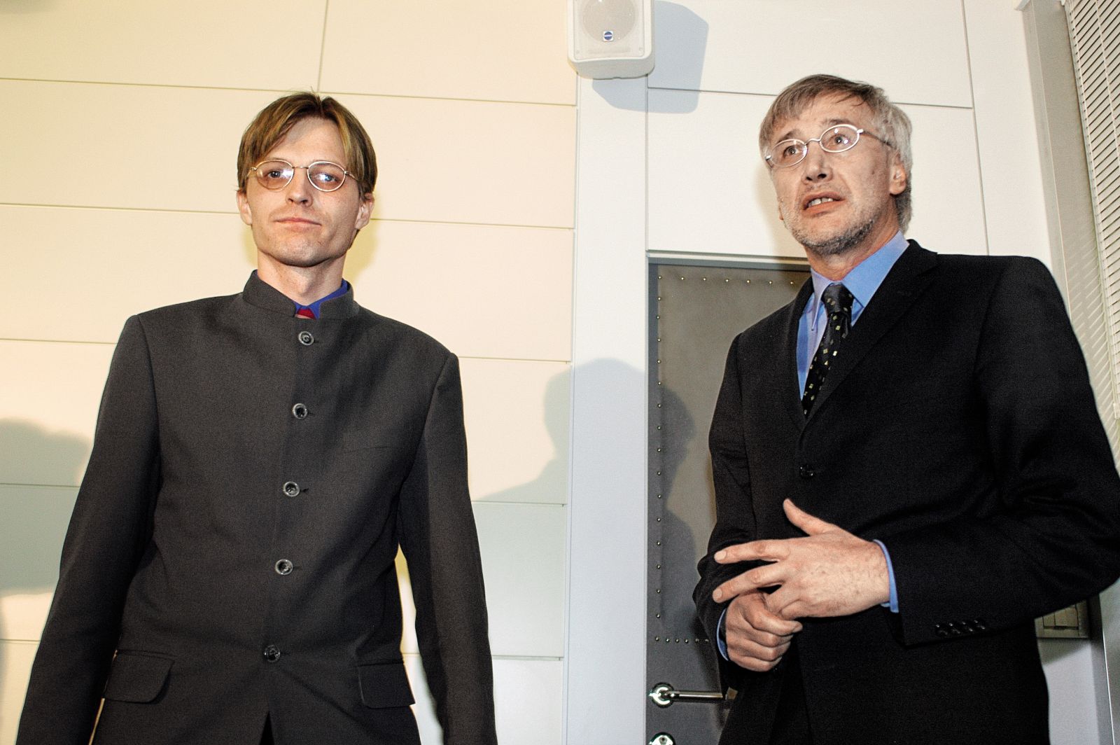 Leta 2006, v času prve Janševe vlade, so Petra Jančiča postavili za odgovornega urednika časopisa Delo (na fotografiji ob ustoličenju skupaj s predsednikom uprave Dela Danilom Slivnikom, prav tako vsiljenim kadrom Janeza Janše). Leta 2020, v času tretje Janševe vlade, so Petra Jančiča namestili za odgovornega urednika spletnega portala Siol. 