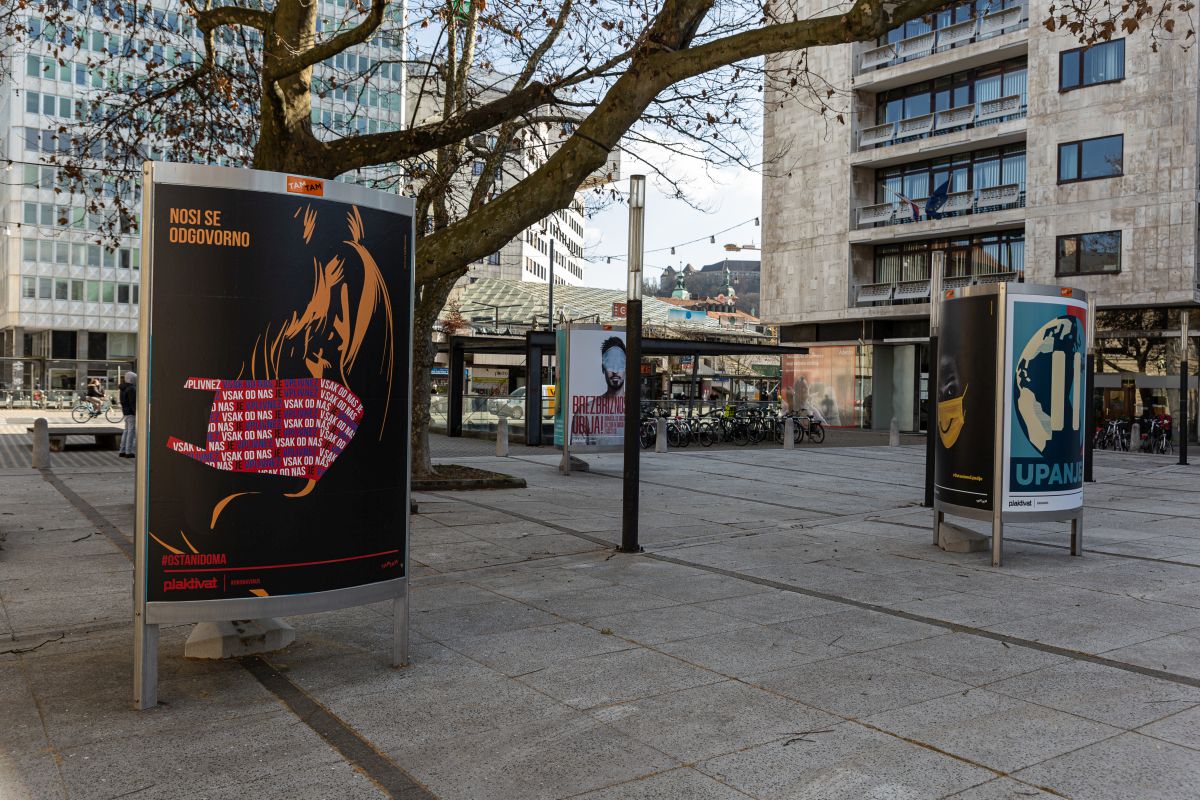 Korona na plakatu in v katalogu