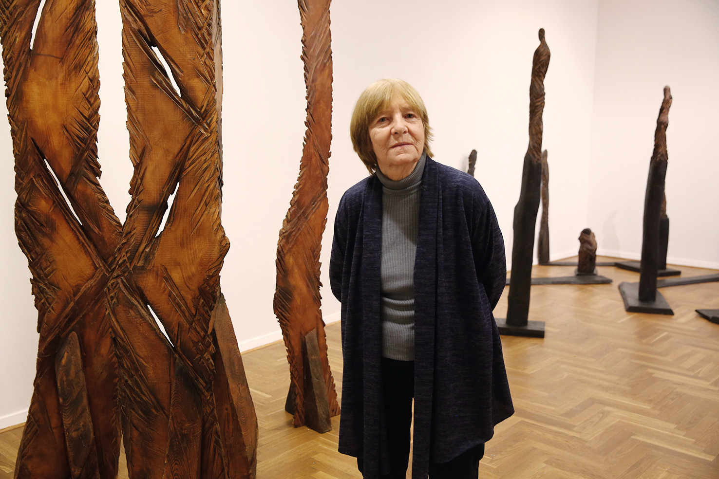 Dragica Čadež: Zgodba o lesu in glini; pregledna razstava, Mestna galerija Ljubljana | Borut Krajnc