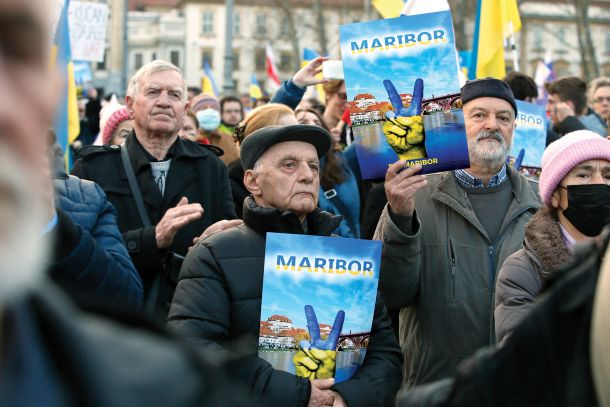 Udeleženci pravega shoda v podporo Ukrajini 