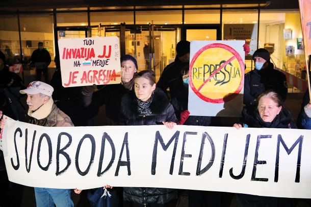 Petkov protest pred stavbo RTV v Ljubljani