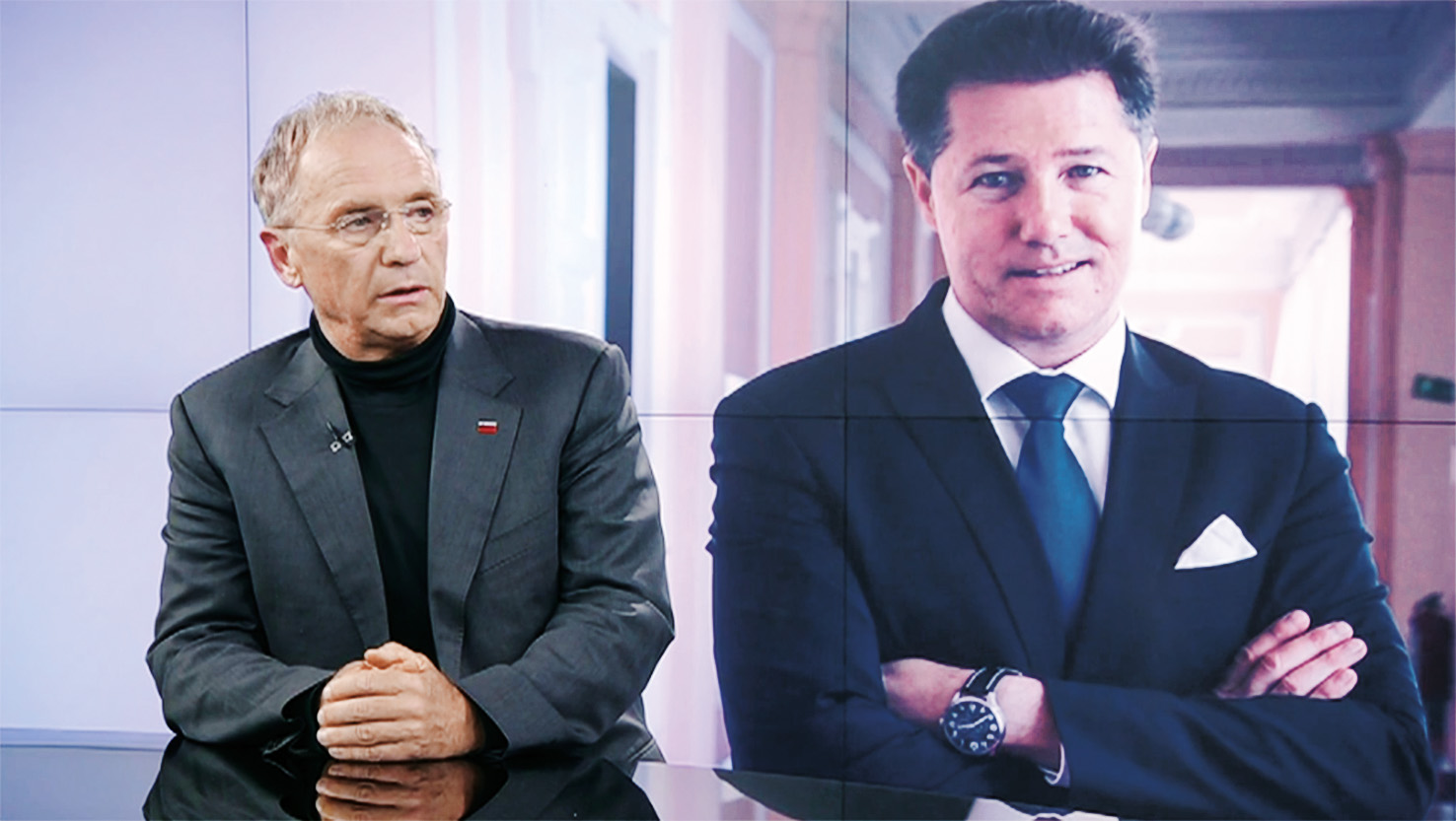 Ko je bil Aleš Hojs še direktor Nova24TV, mu je Izet Rastoder plačal skupaj 122 tisoč evrov za oglaševanje banan. Takoj ko je Aleš Hojs postal notranji minister, se je njegov takratni državni sekretar Franc Breznik urgentno sestal z Izetom Rastoderjem. Seveda zaradi donacije banan. 