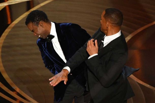 VIDEO: Will Smith na oskarjih primazal klofuto Chrisu Rocku