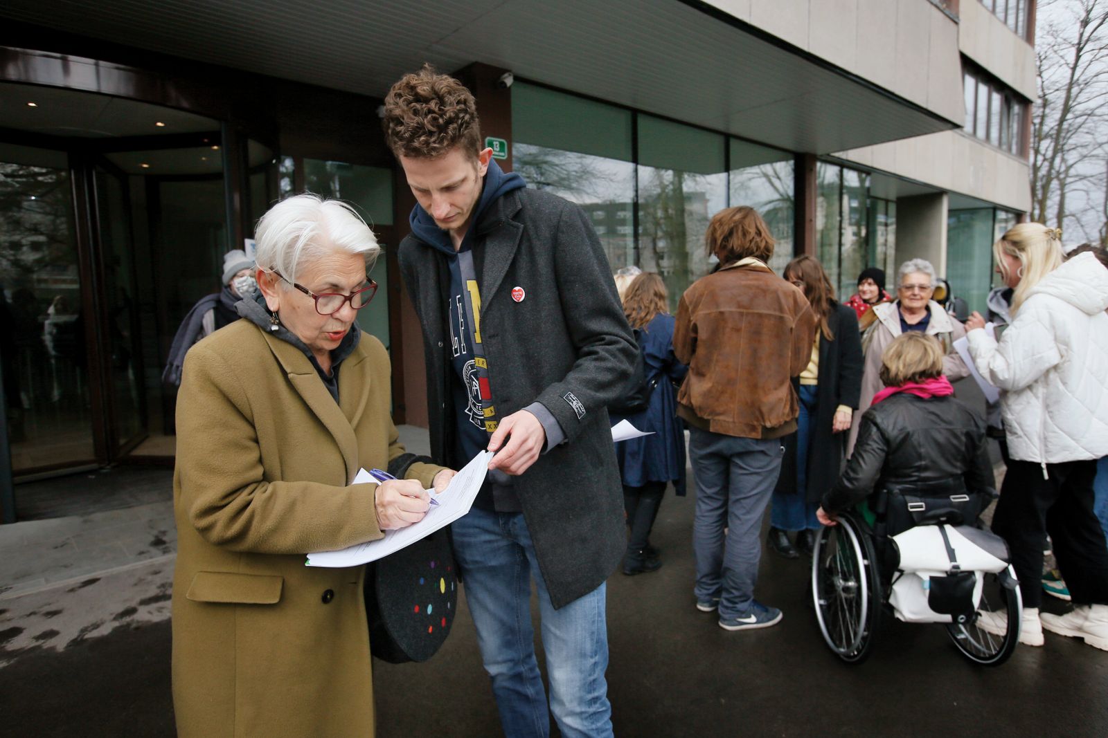 Začetek zbiranja podpisov za vložitev zakona za vrnitev v normalno realnost po volitvah 