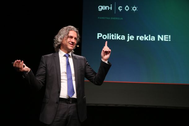 Robert Golob, predsednik stranke Gibanje Svoboda, ki jo je vodstvo RTV Slovenija želelo izključiti iz predvolilnih soočenj vodilnih strank, čeprav vodi v javnomnenjskih anketah
